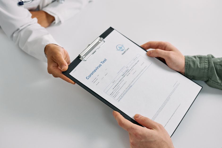 Viajar de avião com o fator de coagulação: Declarações médicas, cadeia de frio e seus direitos na ANAC.